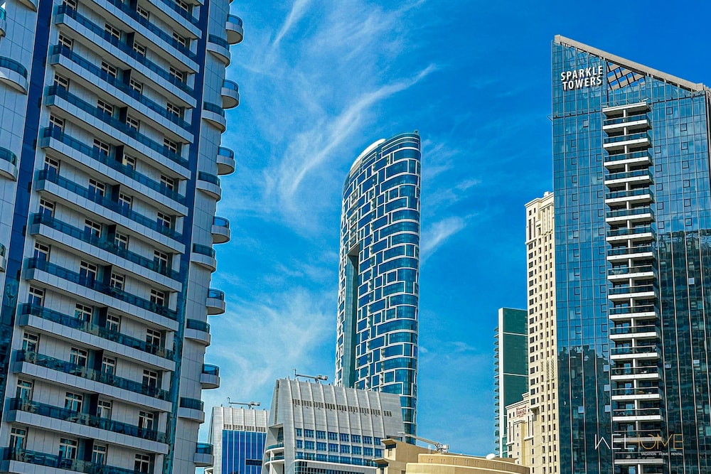WelHome - Mesmerizing 1BR Apartment in Damac Waves A