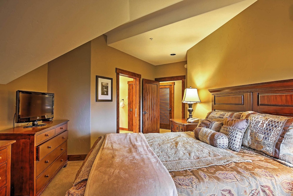 Ski-in/ski-out Breckenridge Resort Condo at Peak 7 view 5