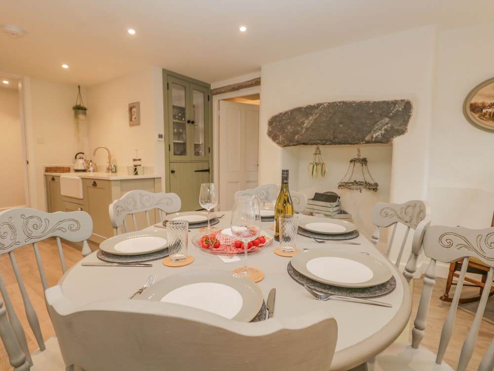 1 Sunny Point Cottages