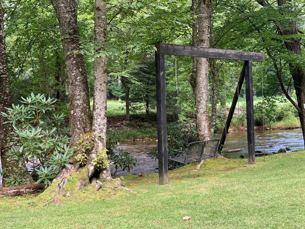 5 BR House- Mt Mitchell Golf Course on the River