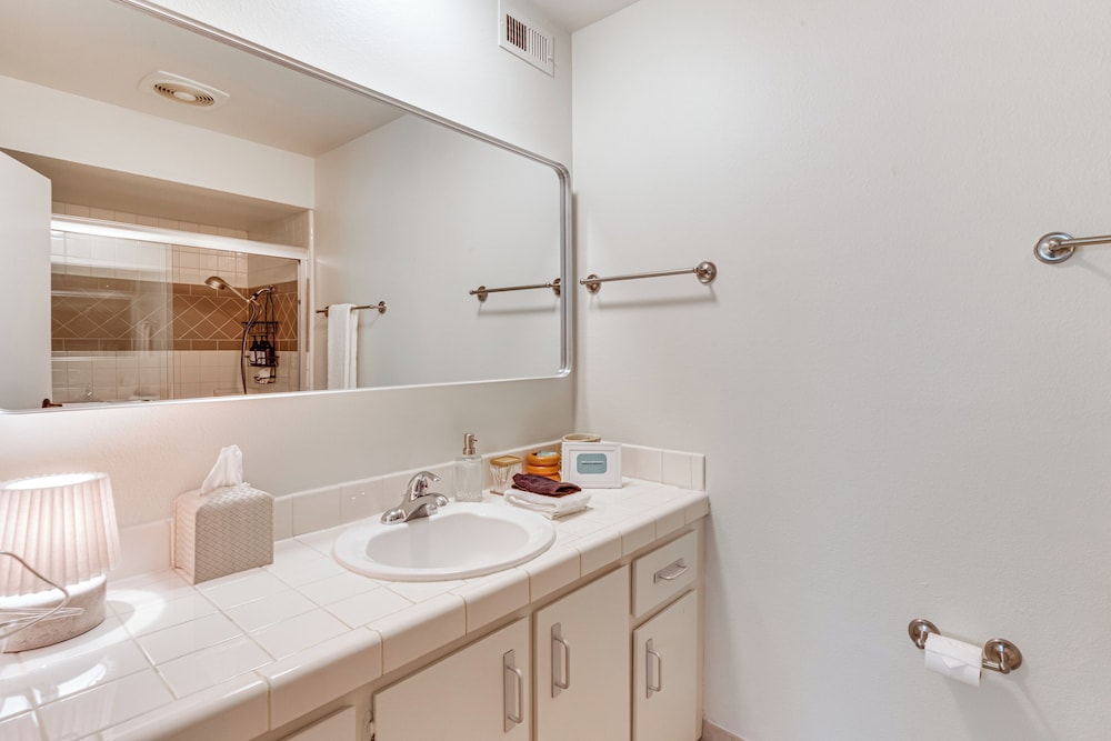 2 Mi to Downtown: Gated Condo in Palm Springs