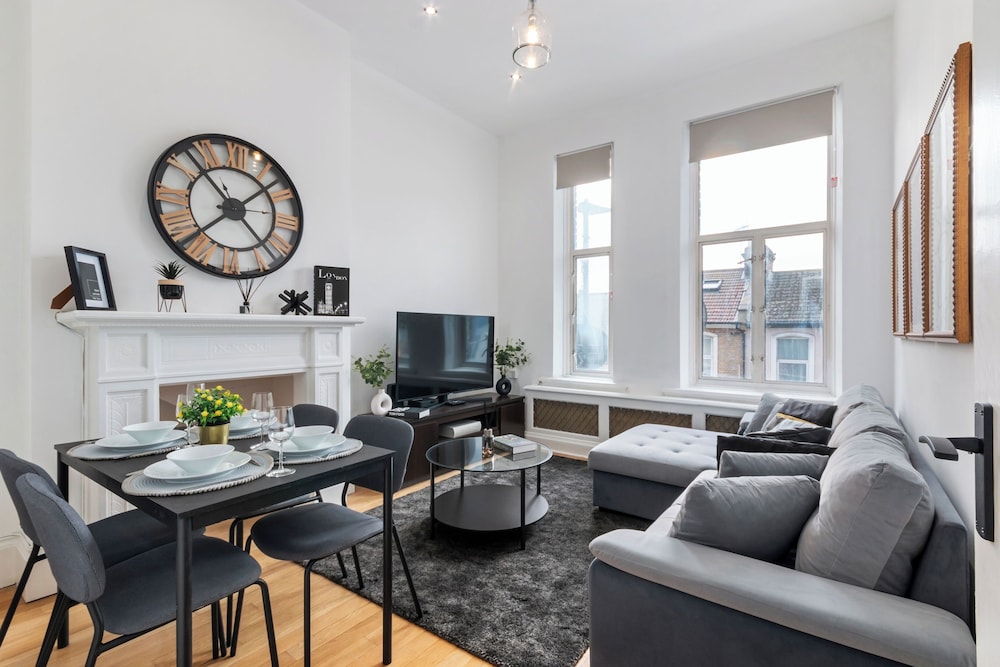 City Apartment - Sleeps 4 & Free Parking