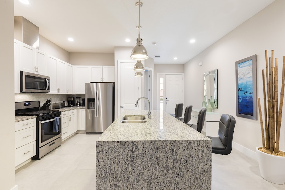 Summerville Vacation Homes by Columbia Management