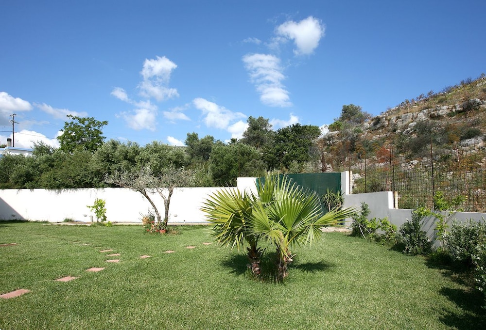 Aptera Paradise