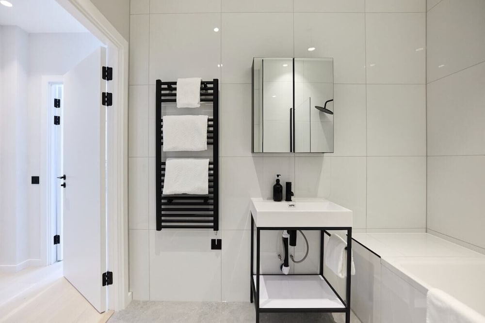 The Brondesbury Hideout - Breathtaking 1bdr Flat With Terrace + Parking