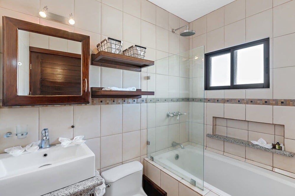 Fabulous 2-Story Condo with Big Pool - Short Drive to Beaches