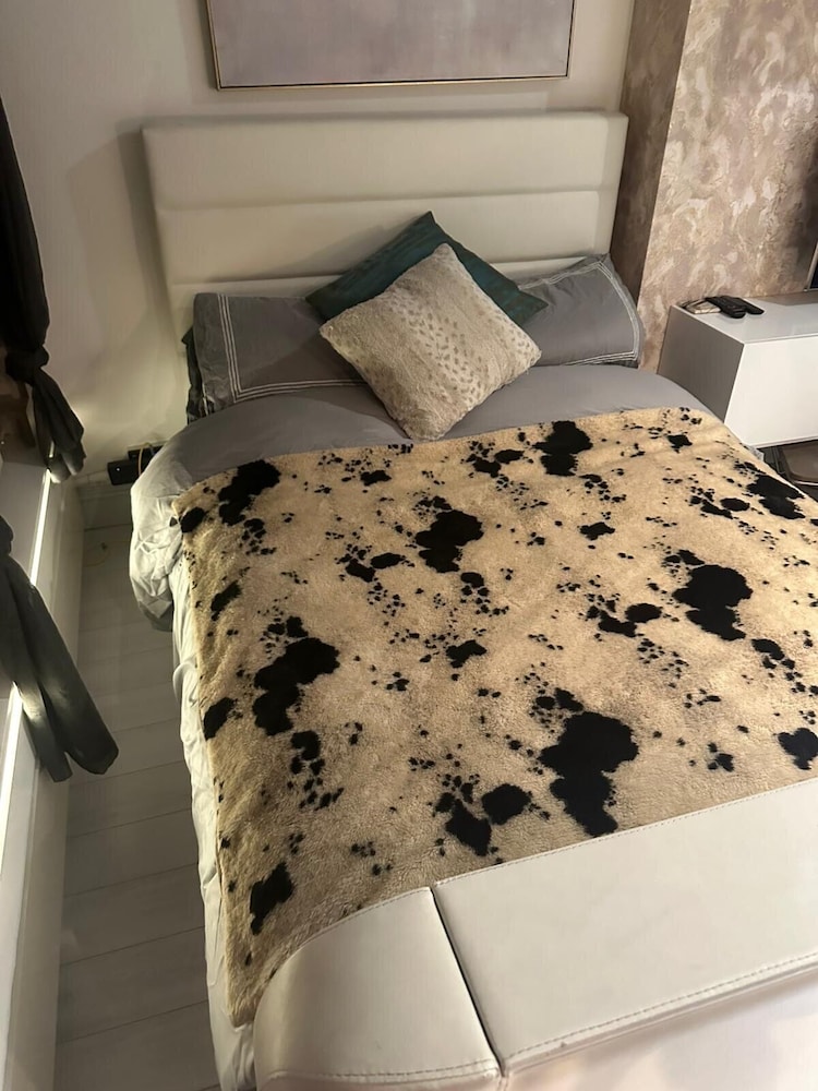 Luxury Westminster Apartment by Westminster Abbey
