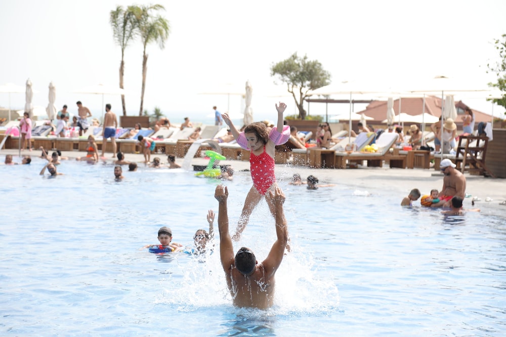 Whitelace Hotel Resort & Spa