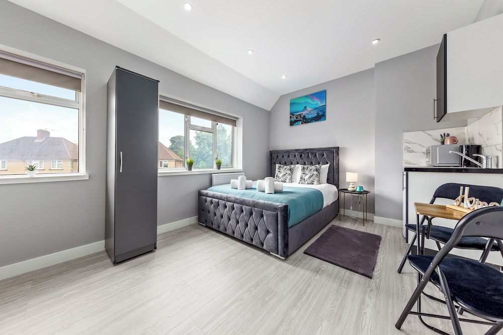 Cozy Serviced Room in Feltham Heathrow London Tw13