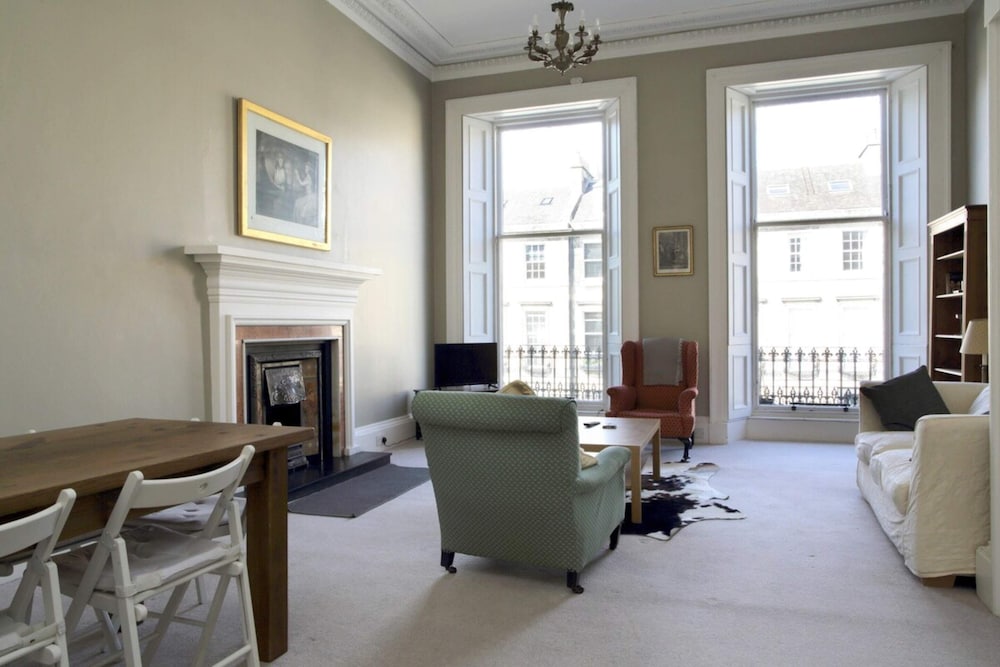Grand New Town 2 Bedroom in Central Edinburgh