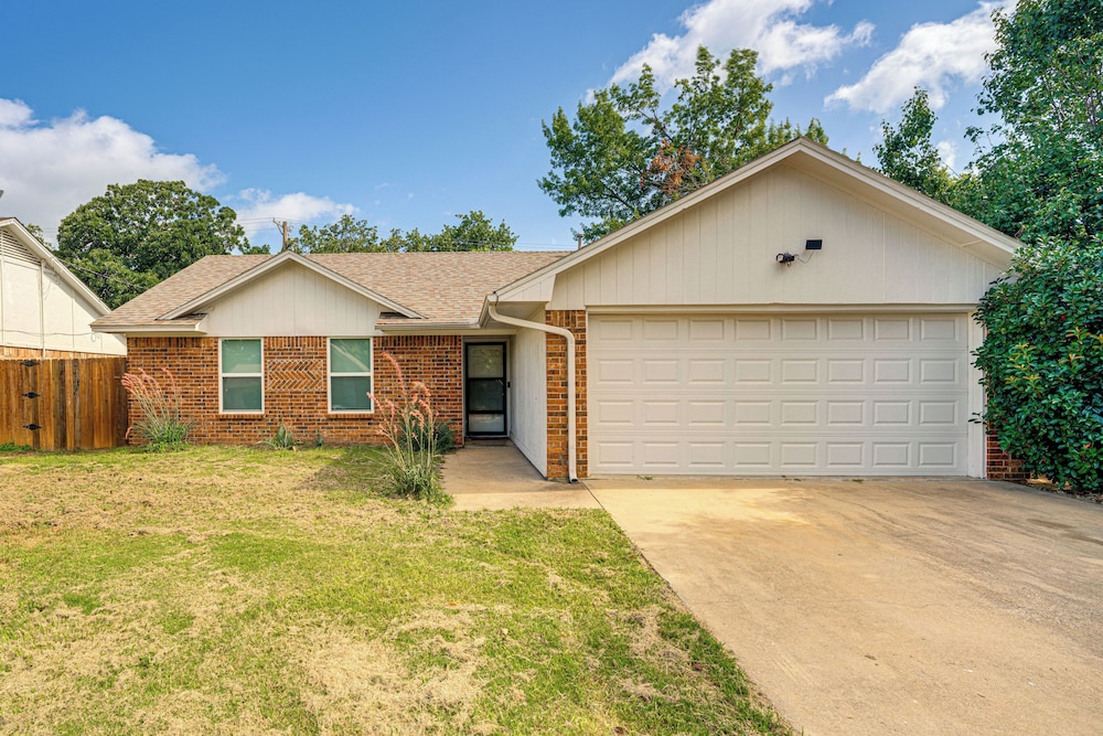 1 Mi to Denton Square: Family Home w/ Fenced Yard!