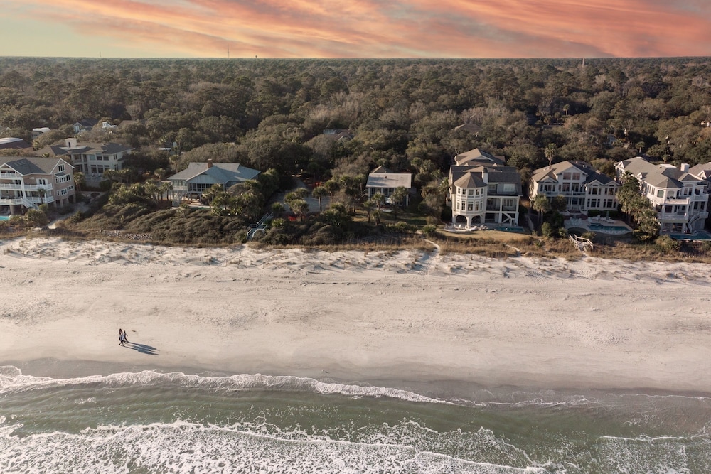 Sandpiper by Avantstay Gorgeous Beachside Home w Spacious Yard Chic Design