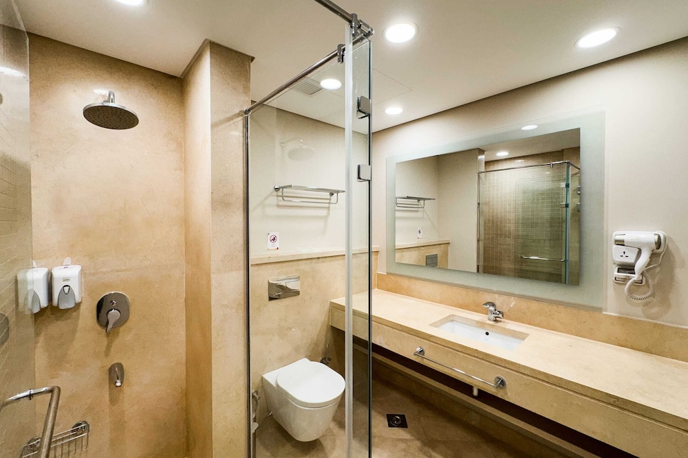 Xuru Stays I Homestyle 3BR Penthouse Pool & Beach View