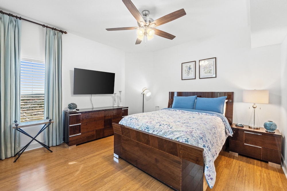 Tidewater by Book That Condo