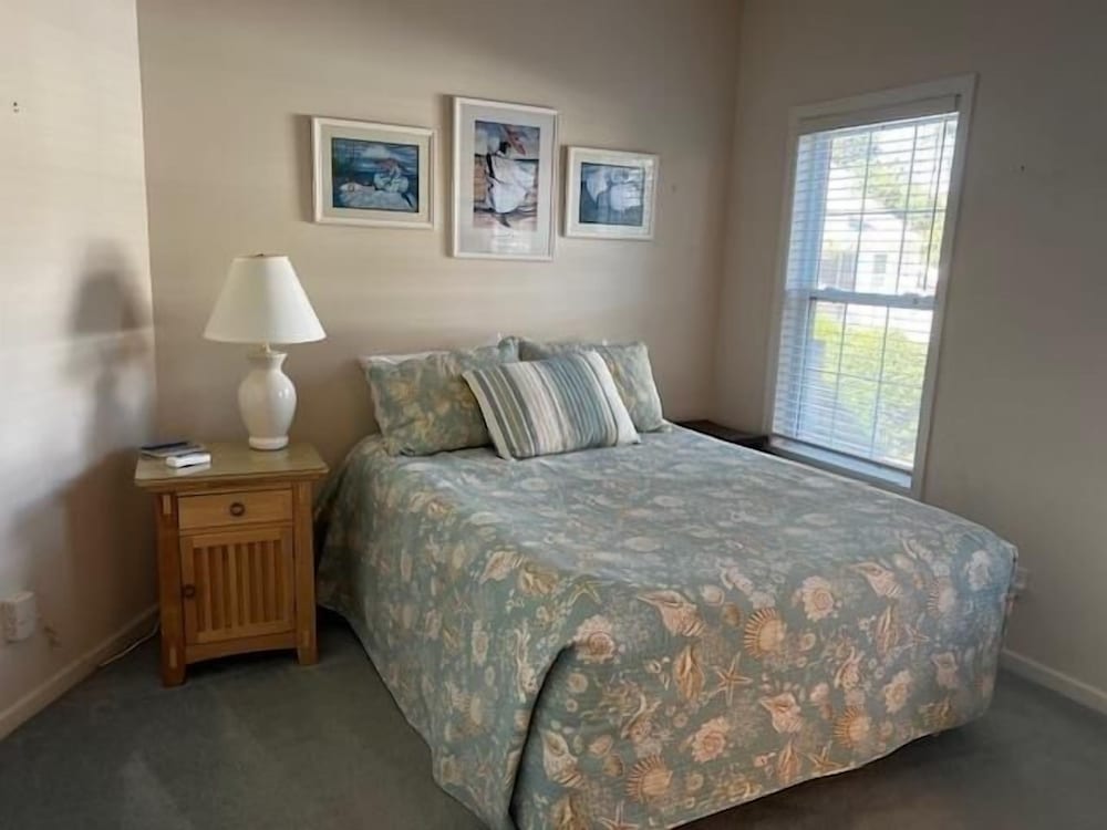 324 Lakeside 3 Bedroom Home by RedAwning view 4
