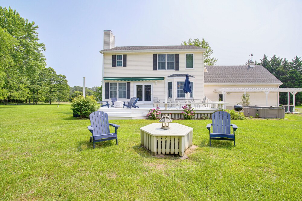 Waterfront Home w/ Hot Tub in Bozman Village!