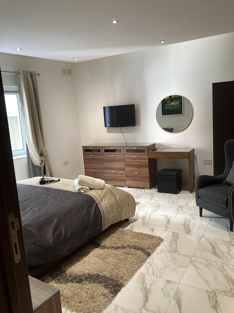 Side SeaView 3Bedrooms Apartment Sliema view 2