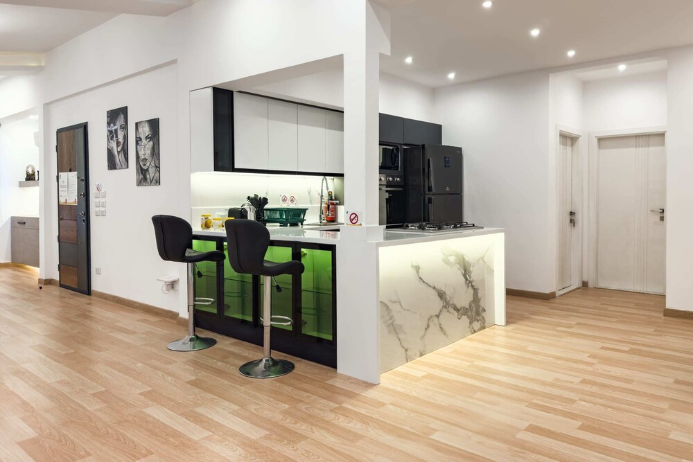 Posh & Panoramic 2bdr Rooftop 5 Min To Airport