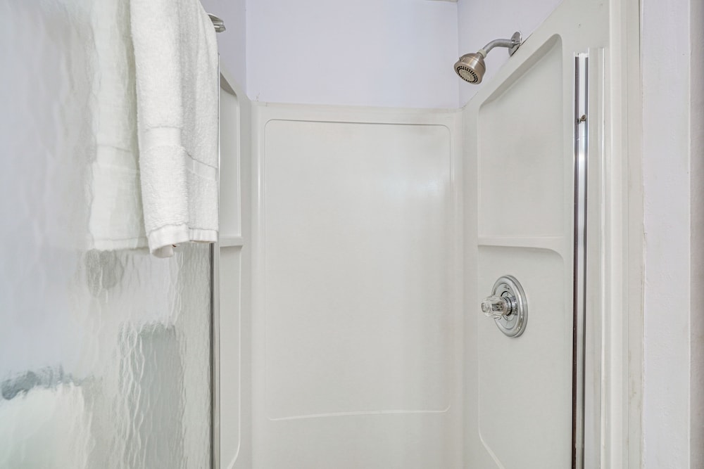 Indoor & Outdoor Pool Access! Condo 3 Mi to Gsmnp