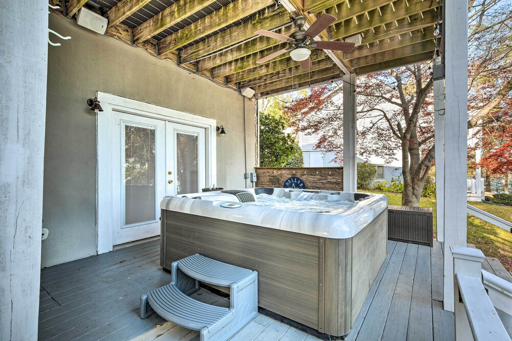 Lake Hartwell Home w/ Private Dock  Hot Tub! - Property Image 12