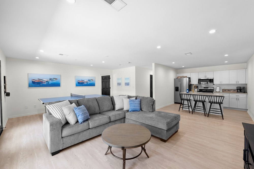 Knotty Pines by Avantstay Lake Views Renovated