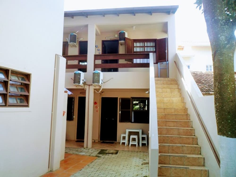 Ingleses Residence