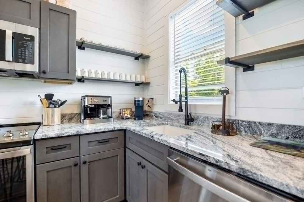 Luxury Cabin Lake Views EV Charger Game Room