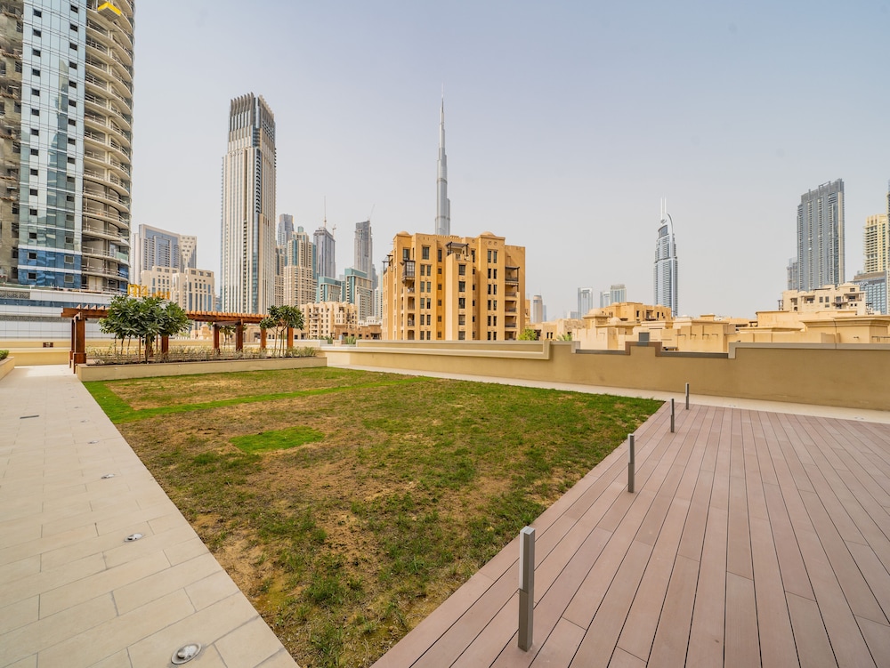Art-inspired apartment amidst Downtown Dubai