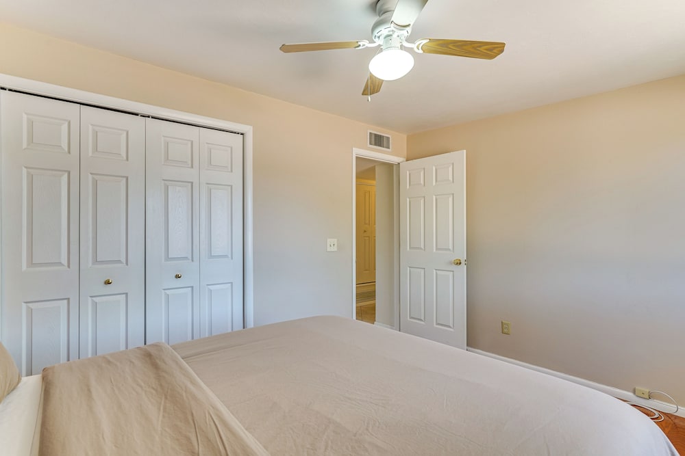 Near Catalina Hiking Trails: Mtn-view Home w/ Pool