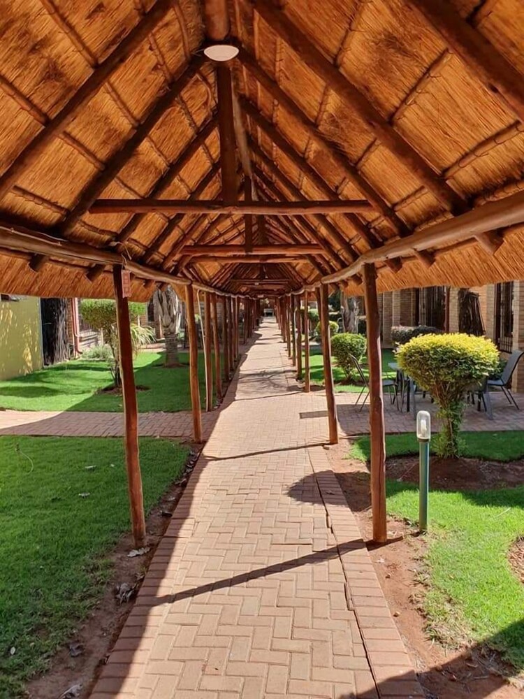 Mannah Guest Lodge