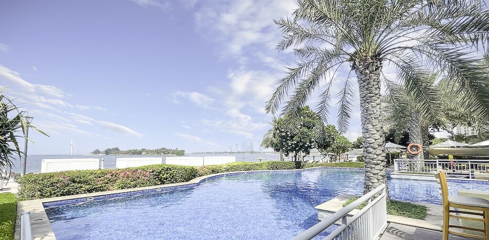 LUX The Palm Island Shoreline Suite
