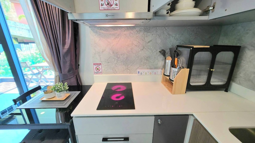 Room-a301- 1 Bedroom Corner Condo Forest
