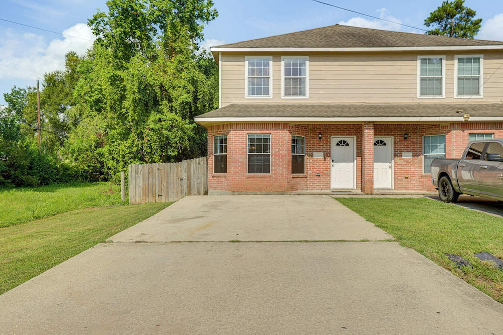 11 Mi to Dtwn Houston: Pet-friendly Home w/ Yard!