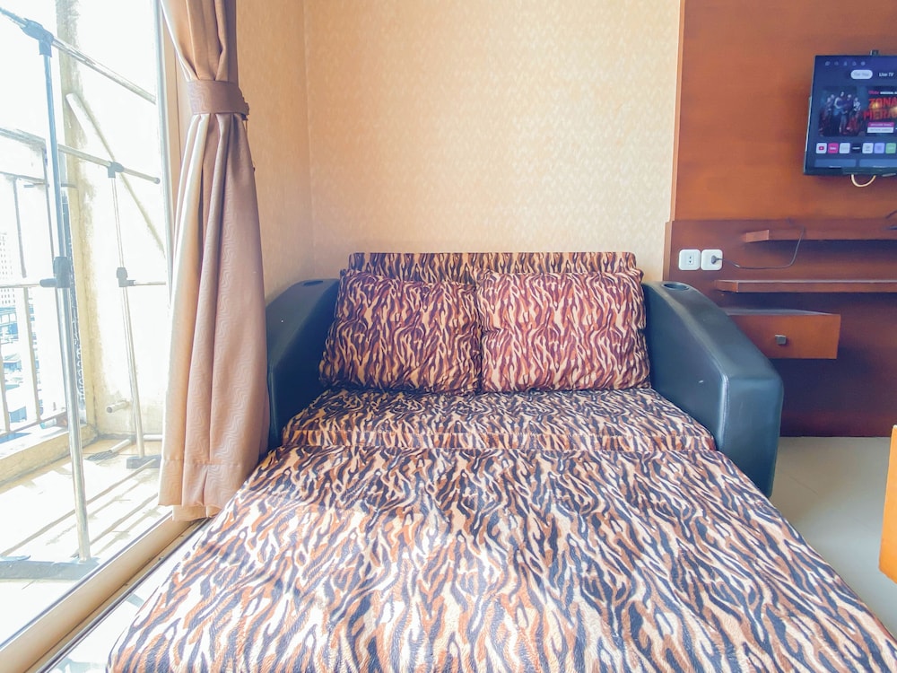 Warm Wood Accents Studio At Mangga Dua Apartment