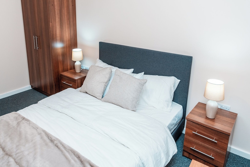 Captivating 2-bed Apartment in Manchester view 4