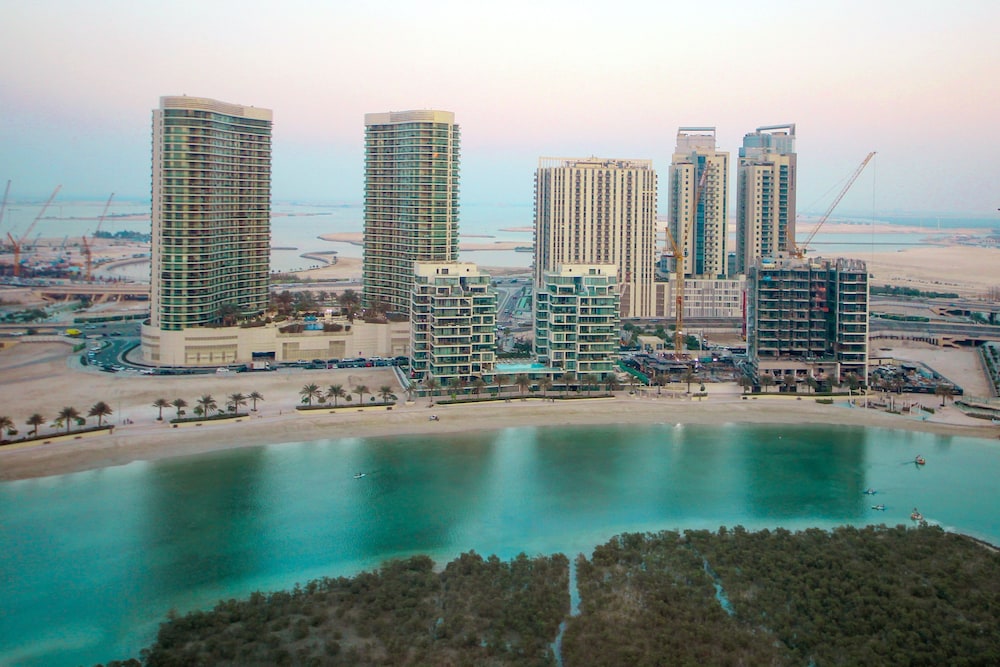 Silk Valley - Waterfront ST-free parking