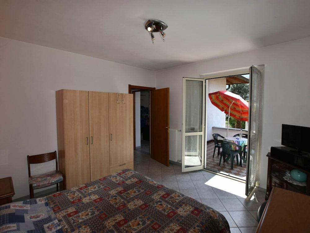 Belvilla by OYO Flat With Terrace Near the Lake view 4