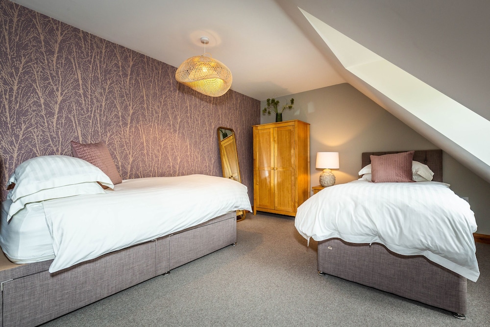 Broadleaf Lodge
