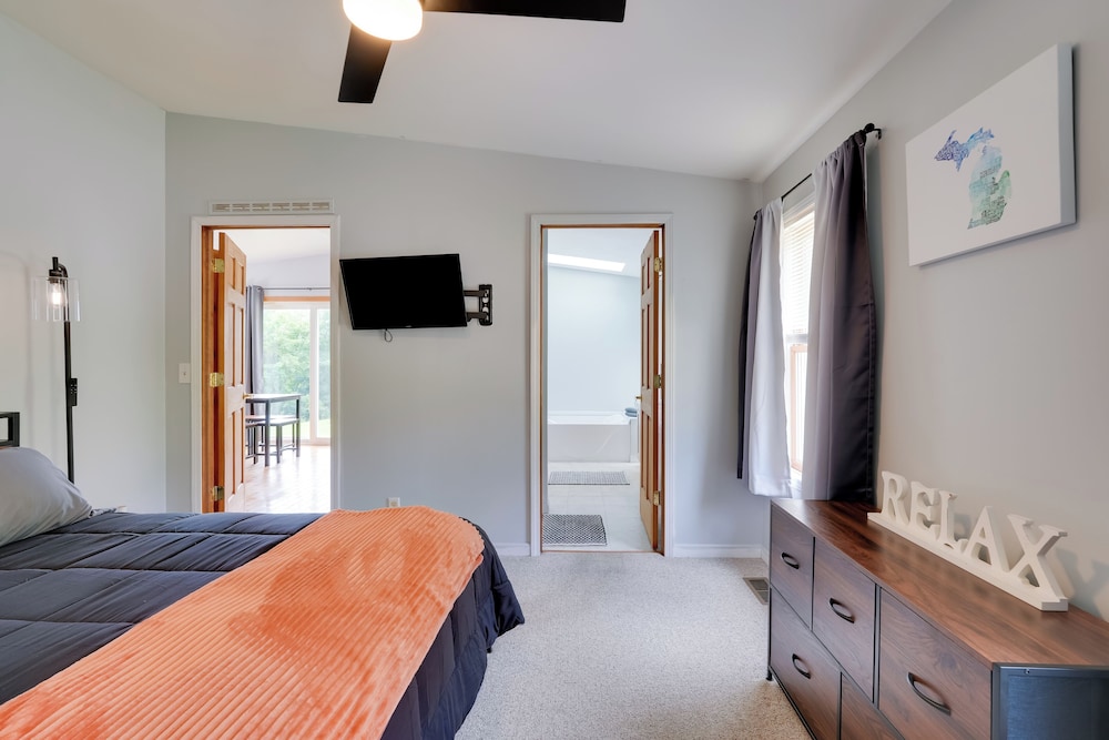 Lakefront Getaway w/ Dock & Yard in Reading!