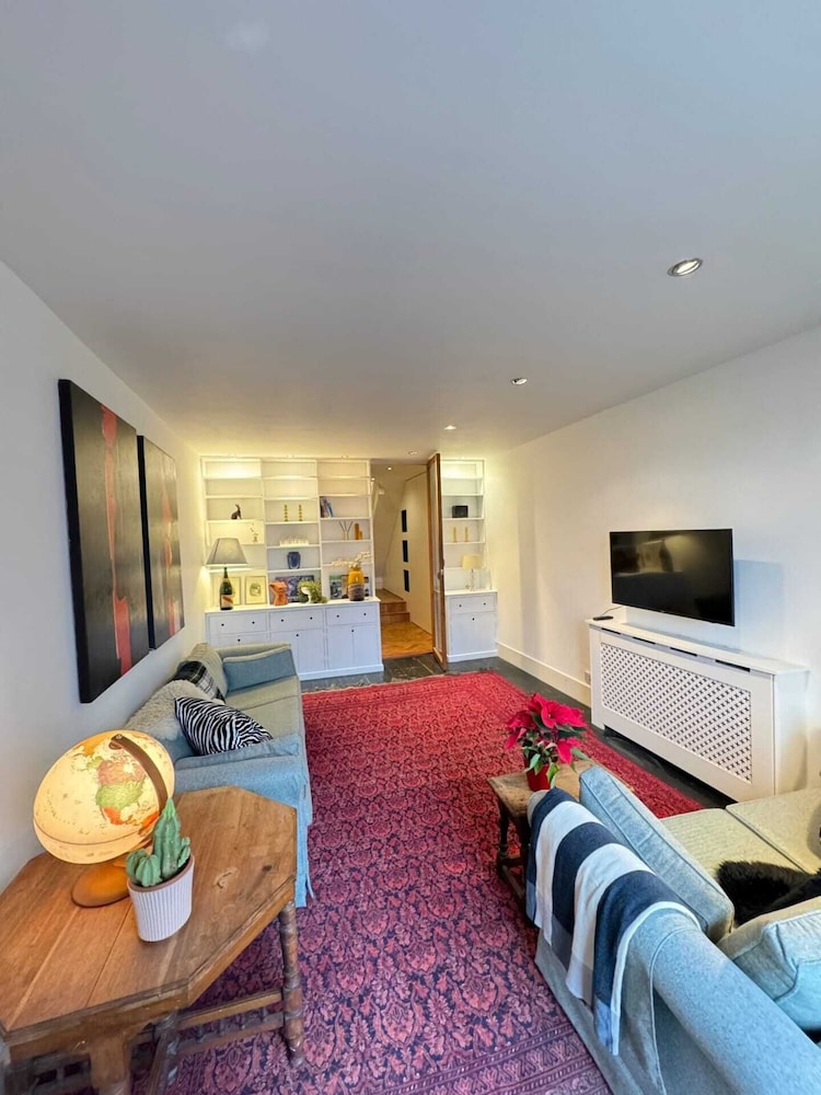 Spacious 4BD Family Home With Gardenkensal Green!