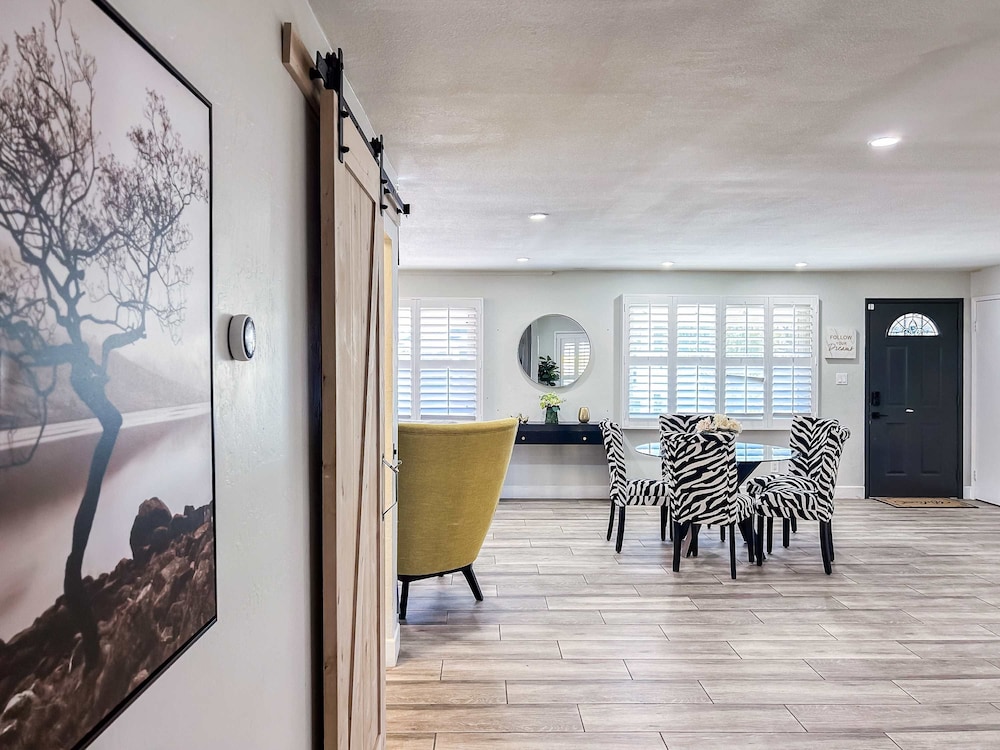 Phoenix 4 BDR Home With Outdoor Entertainment
