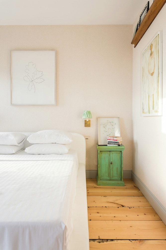 Barlby Road III by Onefinestay