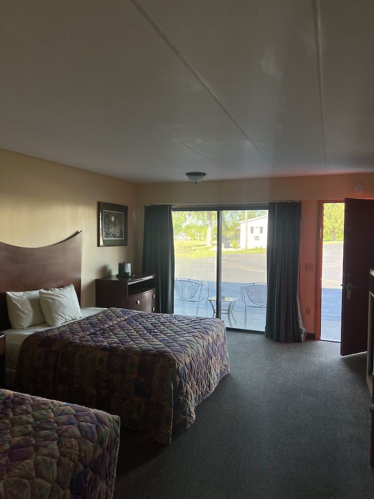 All Star Inn & Suites