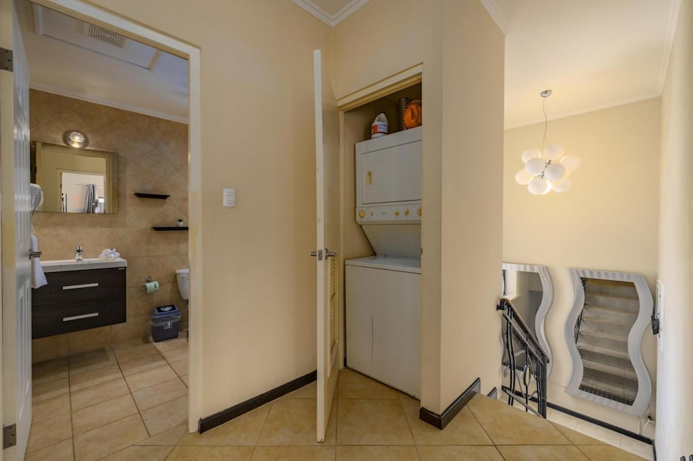 Amazing 4br3 5BA Villa w Private Pool Goldcoast