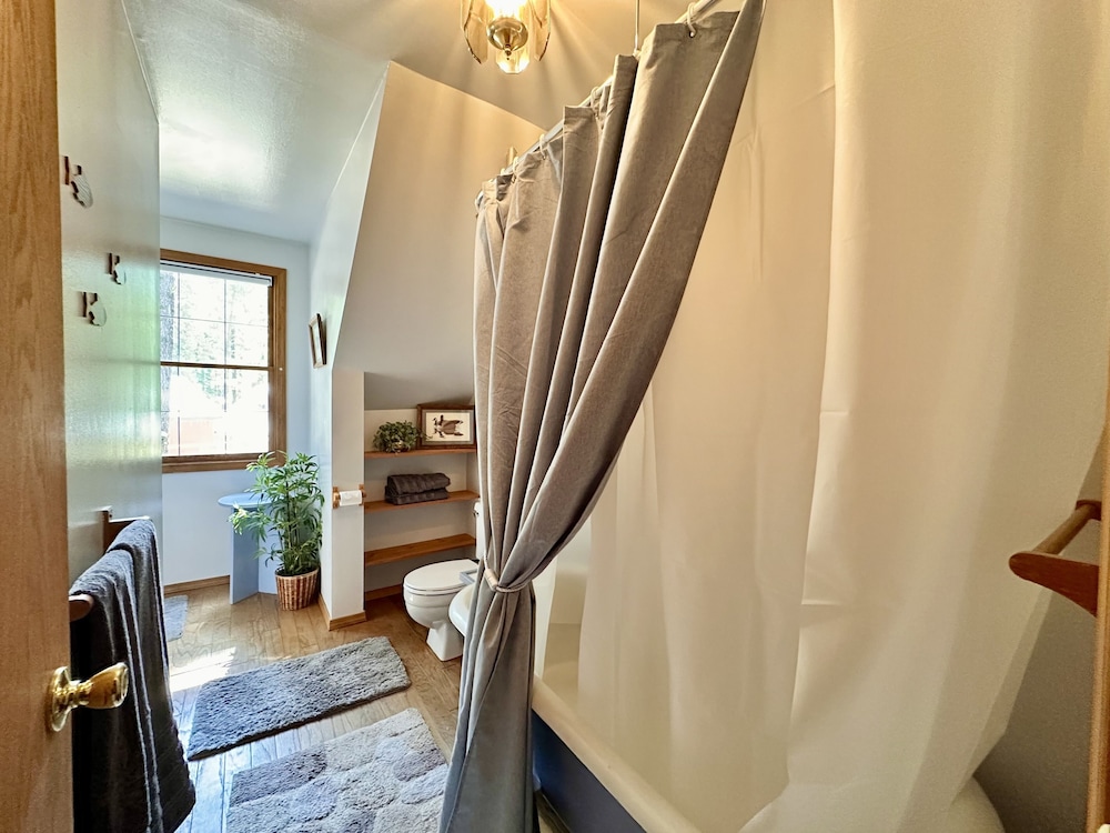 Blue Pine Forest Lodge 3 Bedroom Cabin