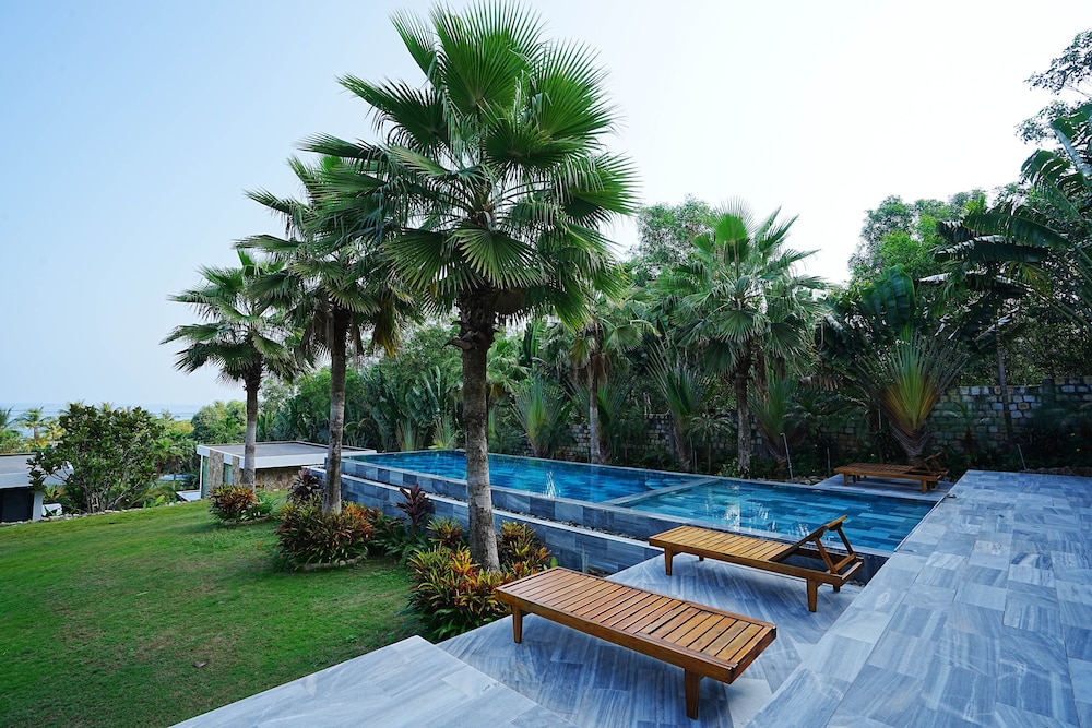 MOUNTAIN VILLA view 5