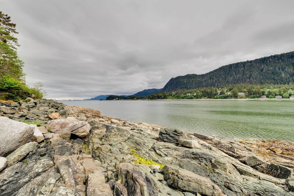 Juneau Vacations - Juneau Vacation Home: Stunning View  Beach Access - Property Image 16