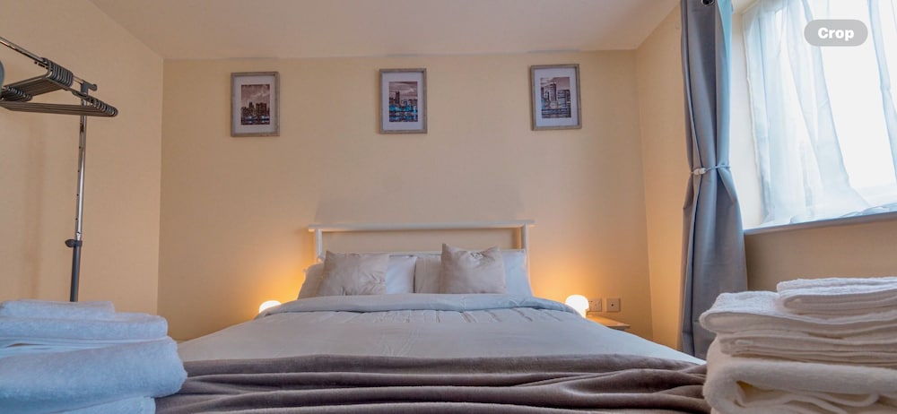 Cosy Home-sleeps 5- Private Garden- Free Parking