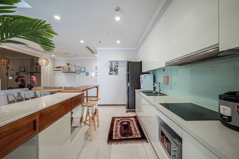 Apartment Landmark 81 by Urban Home
