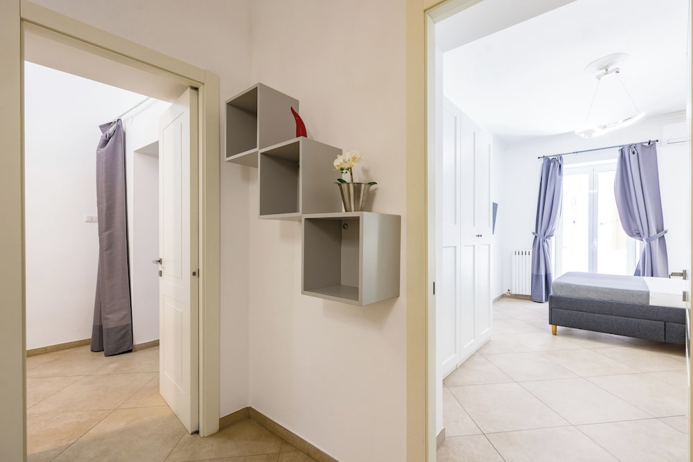 Chiaia Boutique Flat on Pedestrian Area by Napoliapartments